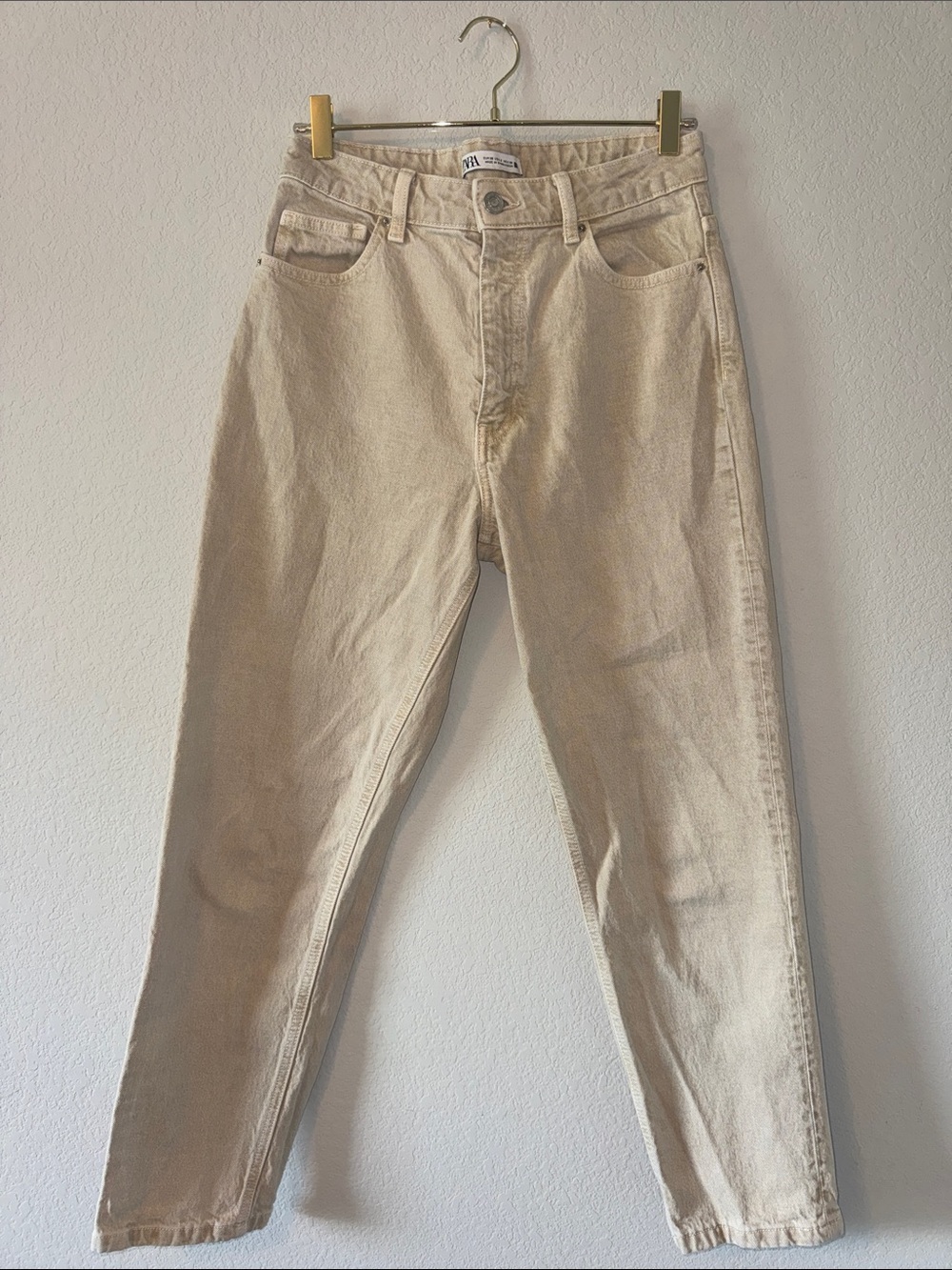 Zara Size 6 Women’s Slim Straight Jeans in Natural Beige